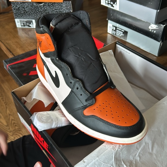 Air Jordan 1 retro high OG; black/starfish-sail. Sz13; shattered backboard. - Picture 3 of 6